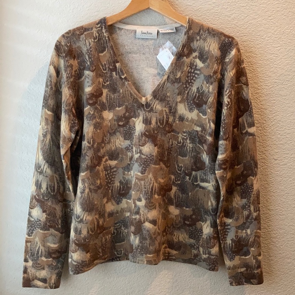 Neiman Marcus Cashmere V Neck Sweater
